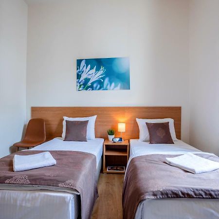 Booking En Suite Belgrado Buitenkant foto