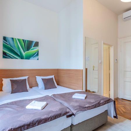 Booking En Suite Belgrado Buitenkant foto