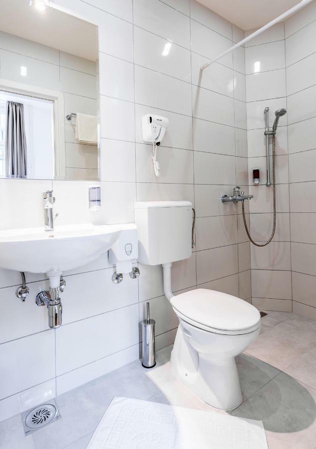 Booking En Suite Belgrado Buitenkant foto