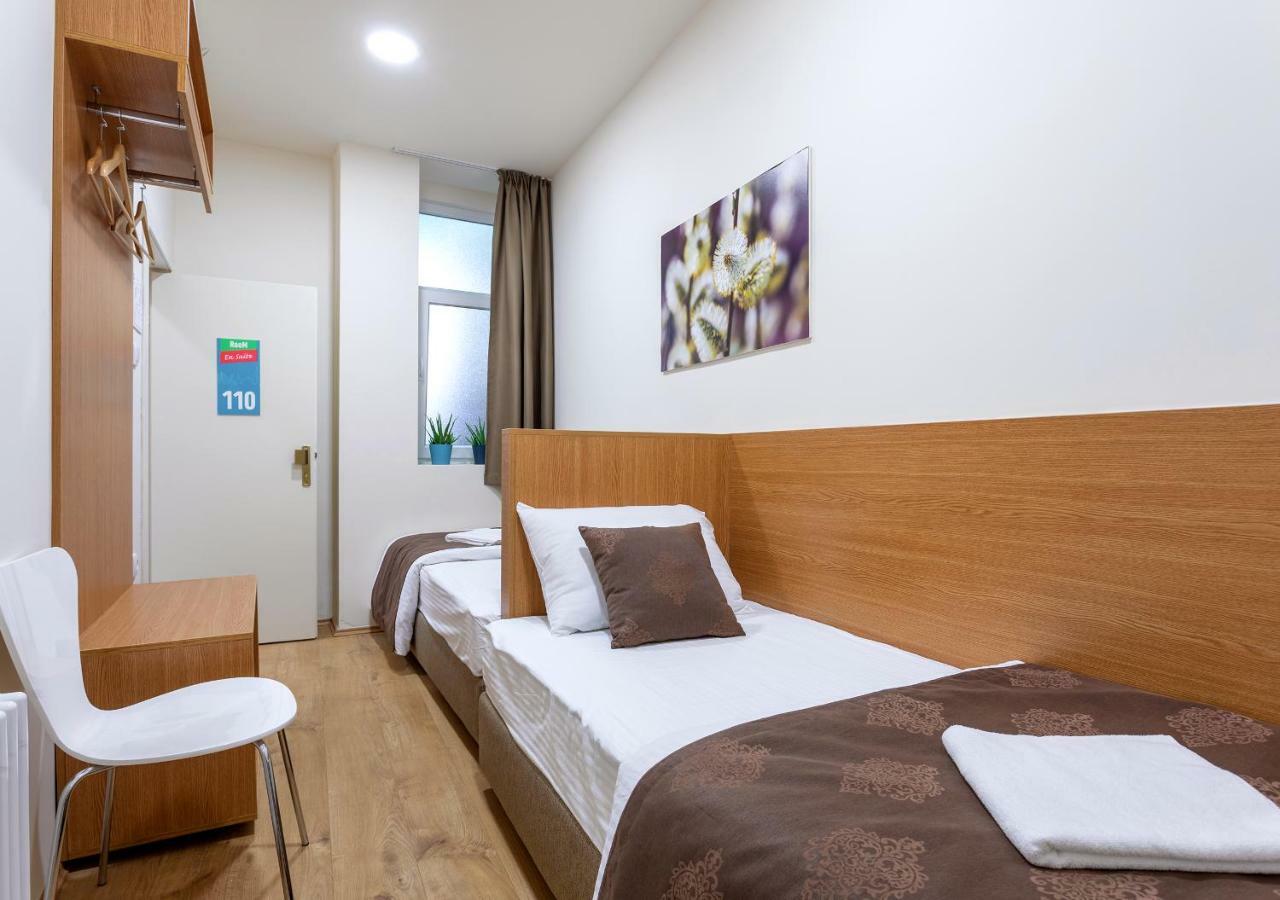 Booking En Suite Belgrado Buitenkant foto