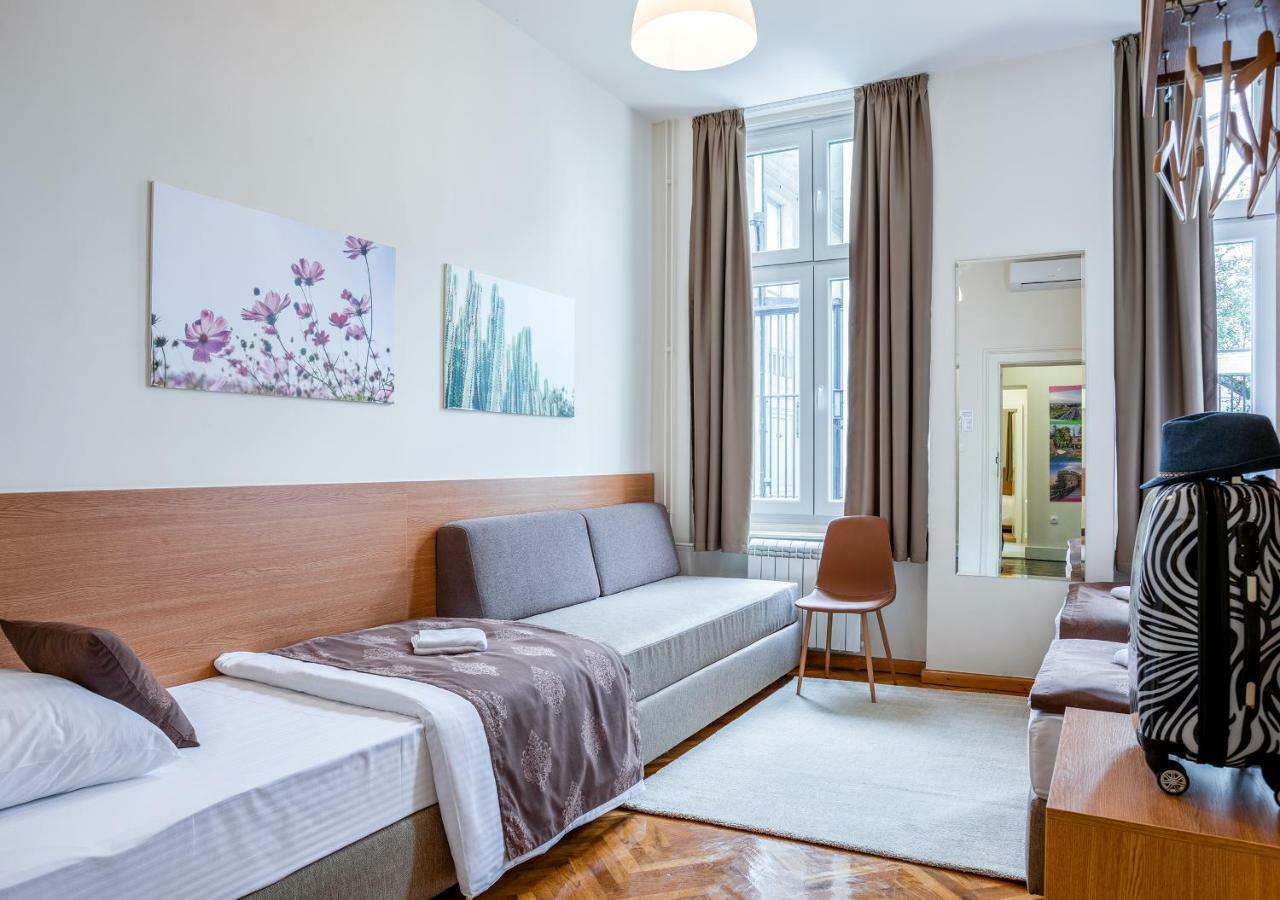Booking En Suite Belgrado Buitenkant foto