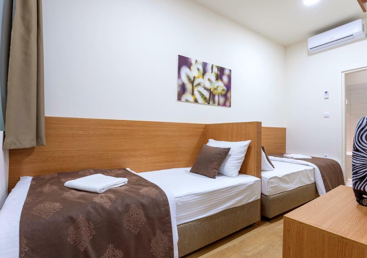 Booking En Suite Belgrado Buitenkant foto