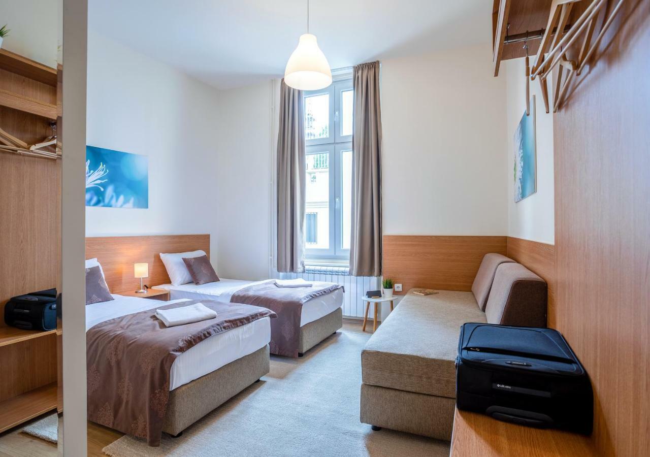 Booking En Suite Belgrado Buitenkant foto
