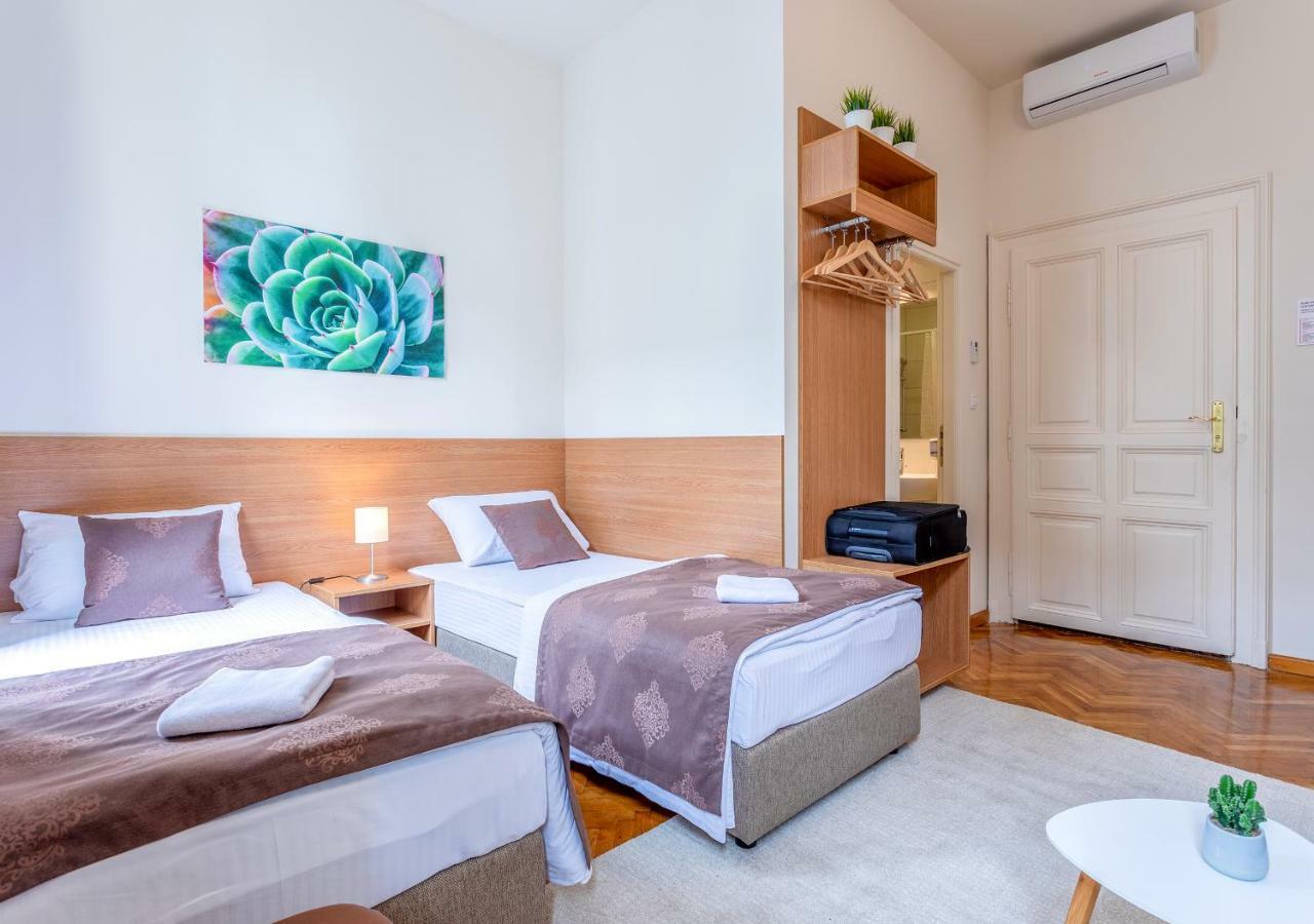 Booking En Suite Belgrado Buitenkant foto