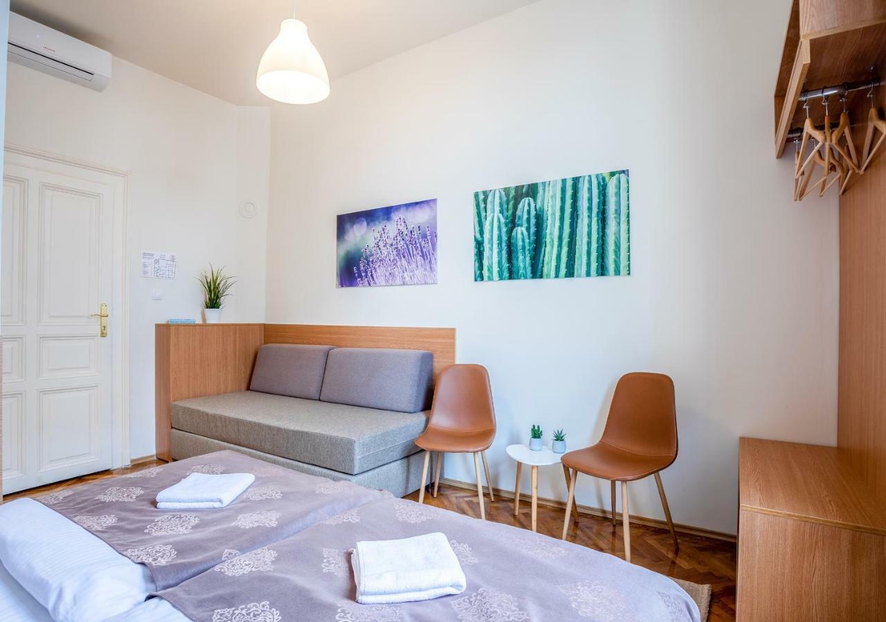 Booking En Suite Belgrado Buitenkant foto