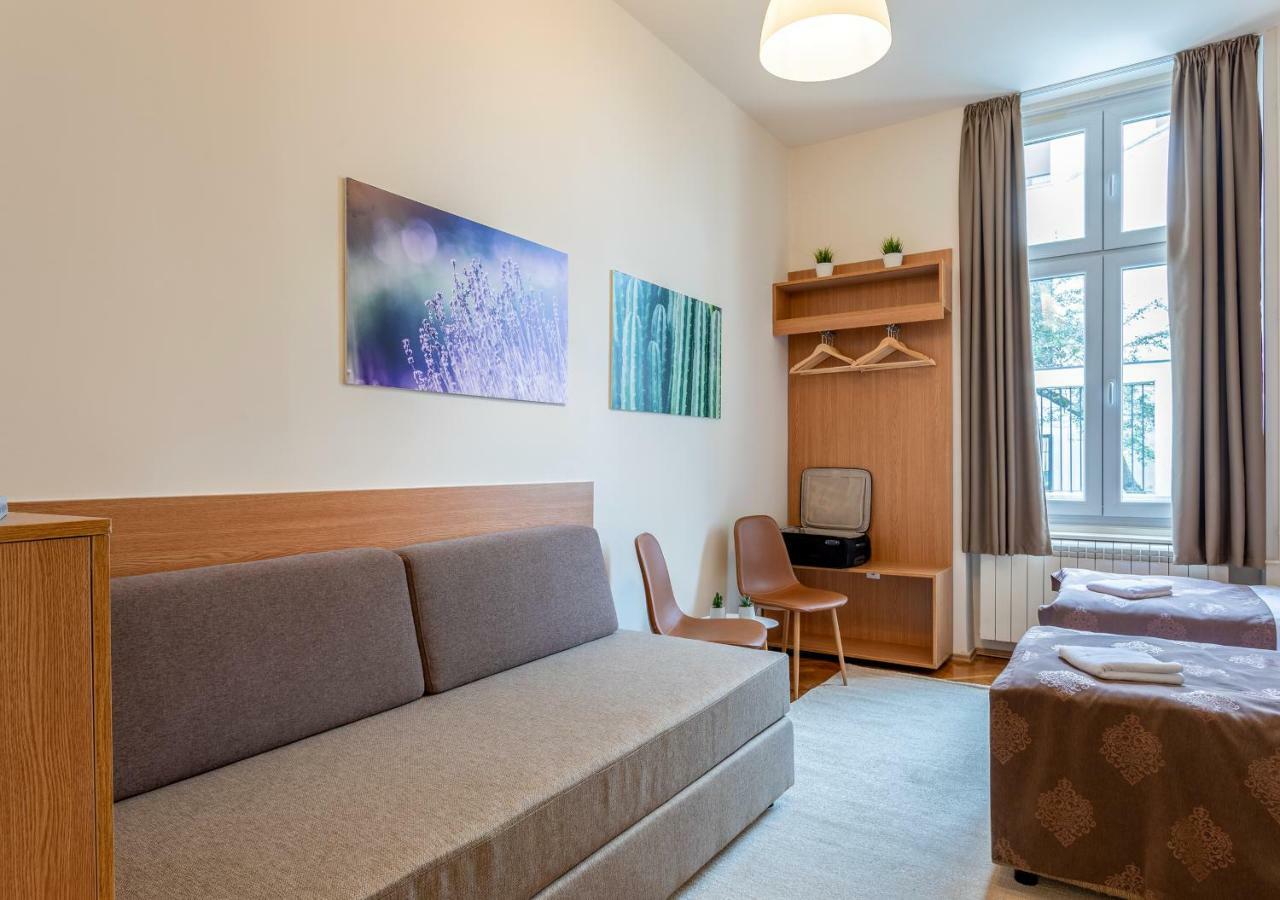 Booking En Suite Belgrado Buitenkant foto